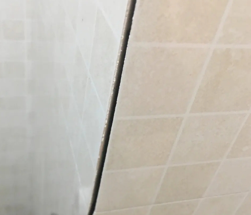 嵊州瓷砖空鼓维修公司分享阳台瓷砖脱落的修复过程可以分为以下几个步骤