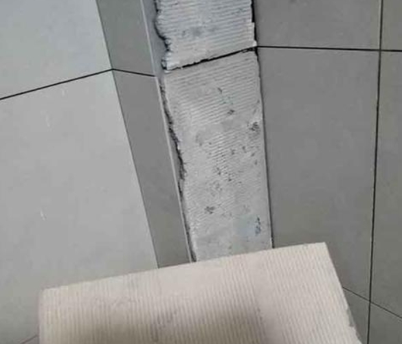 嵊州瓷砖空鼓维修公司分享下厨房瓷砖脱落的补救措施。